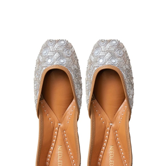 Silver Juttis - Indian dress shoes/flats - Picture 8 of 9